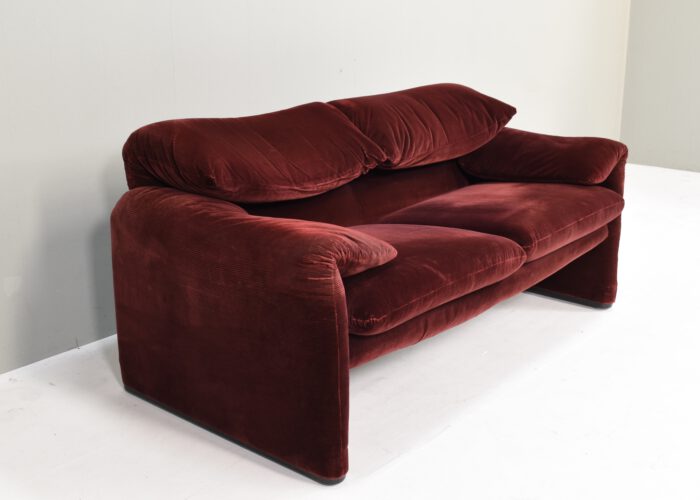 Maralunga sofa in striped Mohair velvet by Vico Magistretti for CASSINA - Italy, 1973 | #S12385 - Image 3