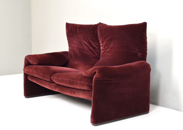 Maralunga sofa in striped Mohair velvet by Vico Magistretti for CASSINA - Italy, 1973 | #S12385 - Image 7