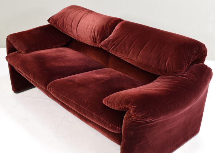 Maralunga sofa in striped Mohair velvet by Vico Magistretti for CASSINA - Italy, 1973 | #S12385 - Image 4